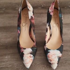 Jessica Simpson, pumps